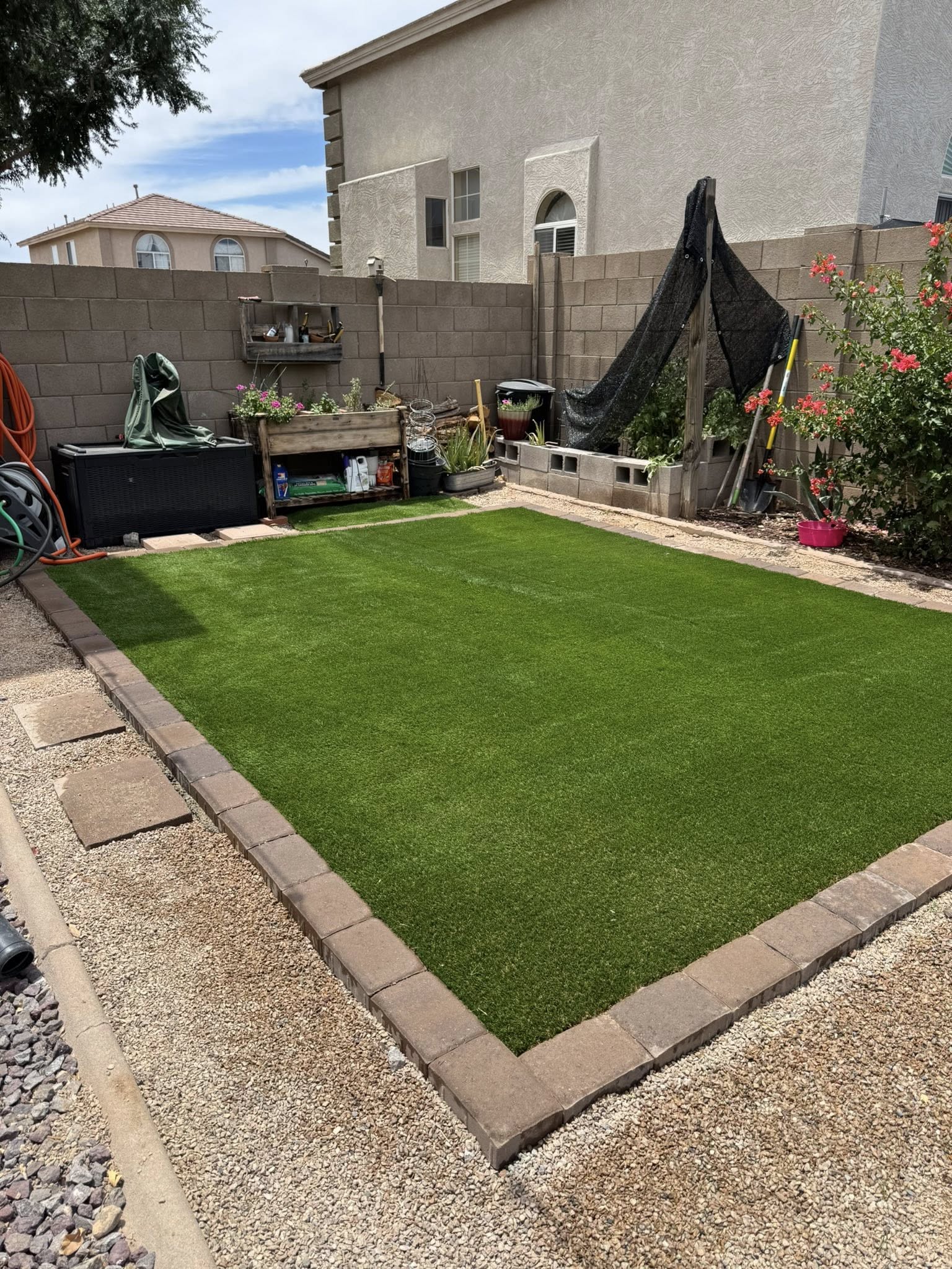 Cool-deck pool surround