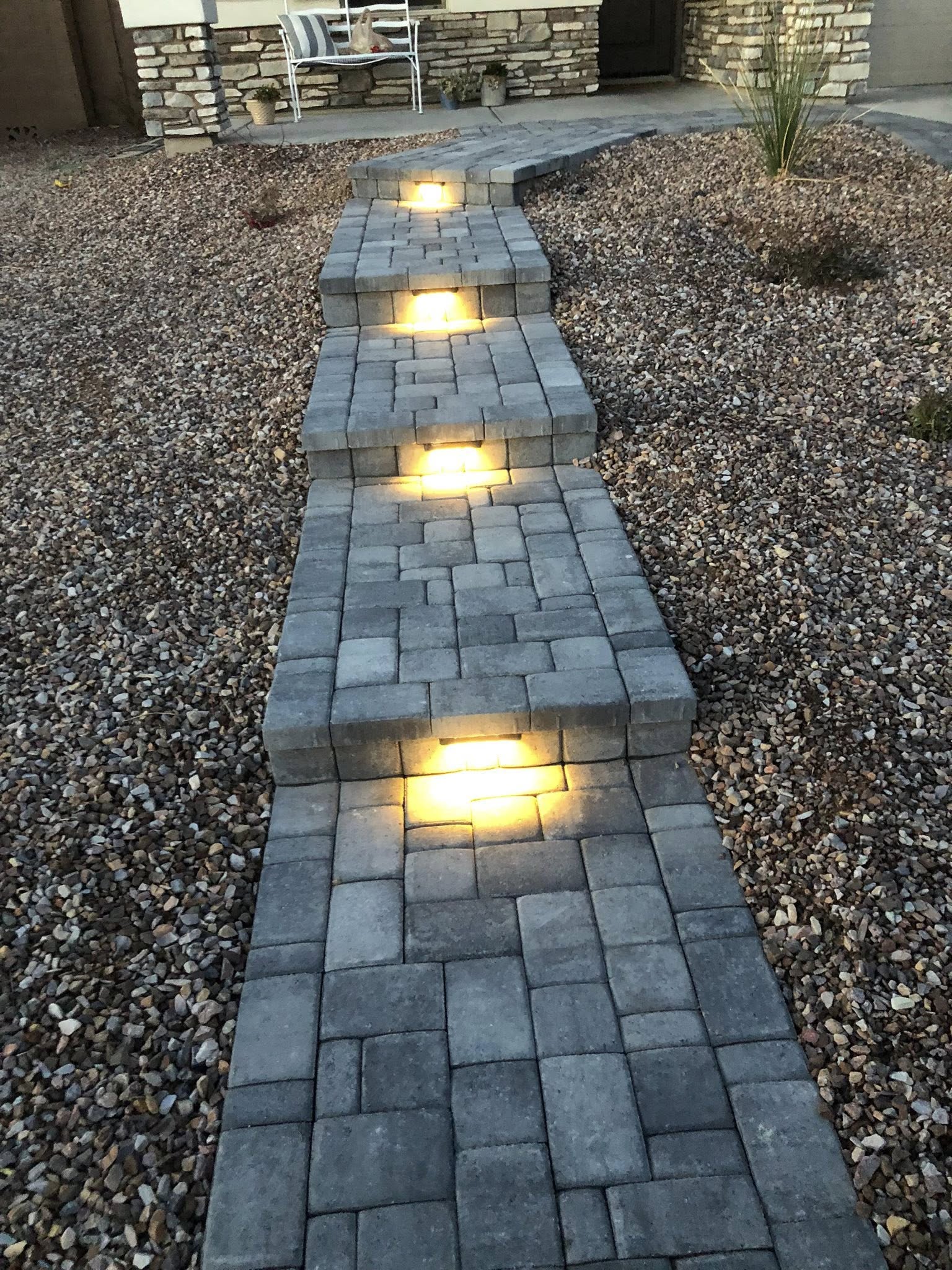 Decorative seat wall with cap