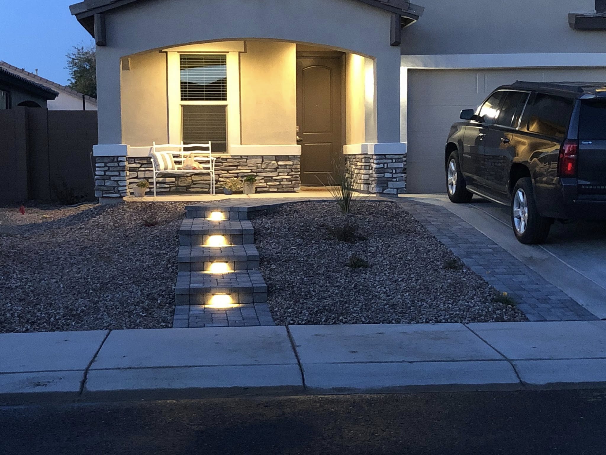 Putting green turf feature