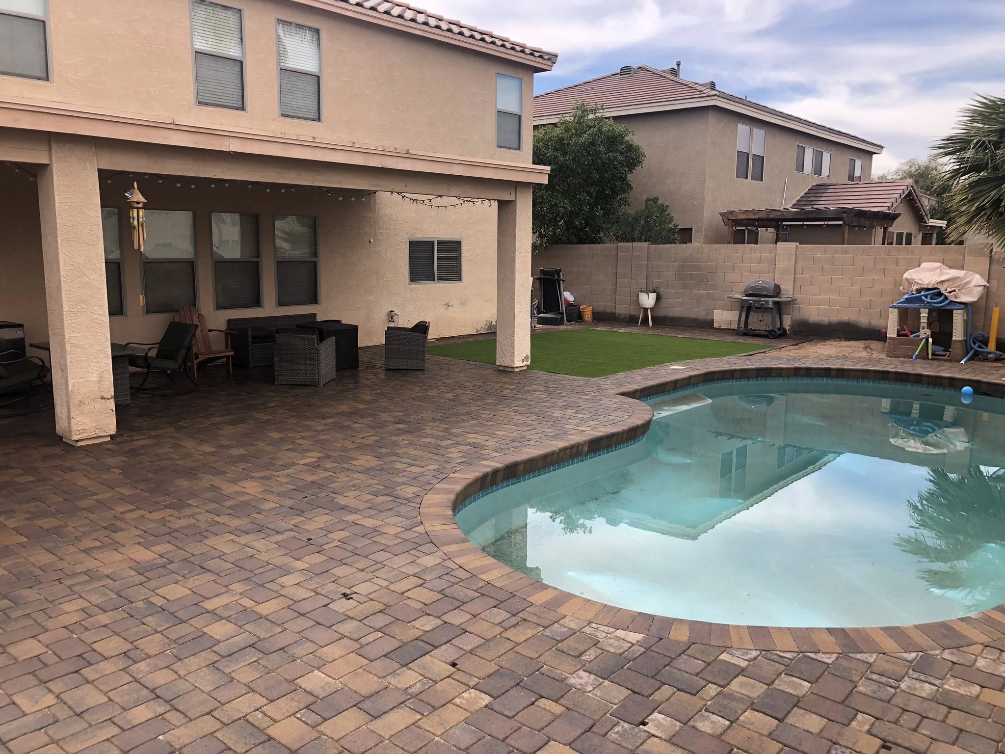 Stacked-stone retaining wall