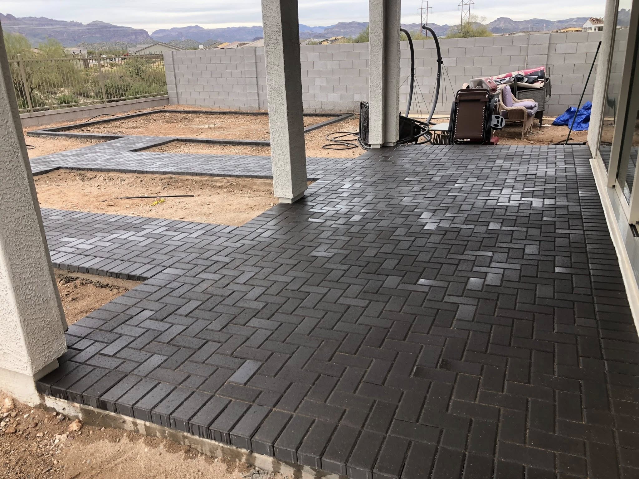 Freestanding planter wall